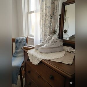 Reebok Classic Leather Retro Sneakers | Women’s 6.5 | White & Grey